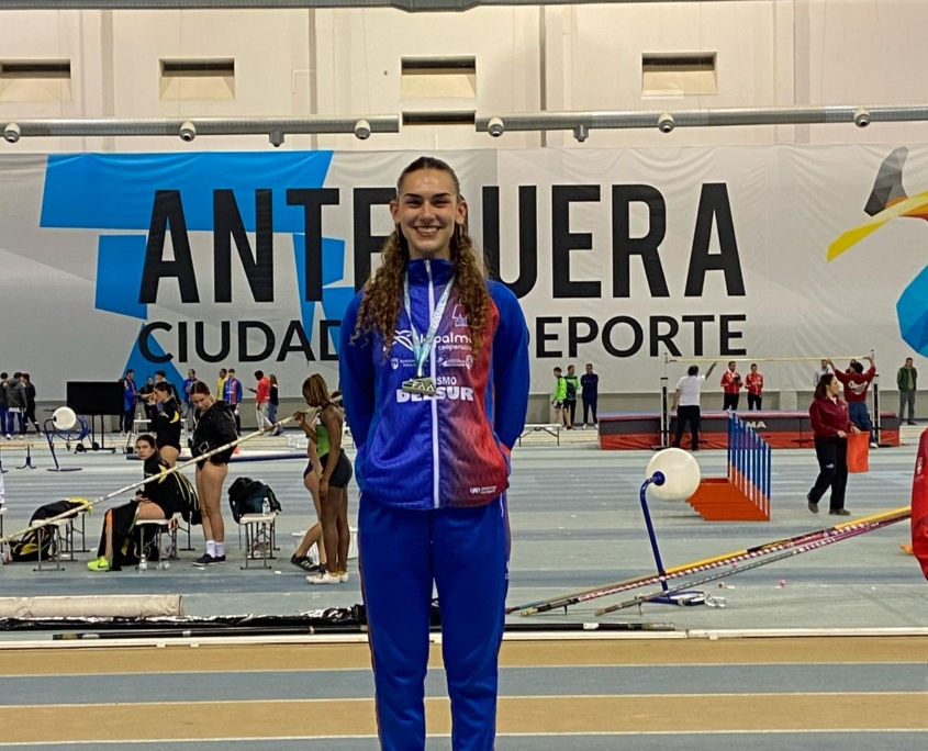 CLUB ATLETISMO DELSUR COOP. LA PALMA ARRASA EN EL ANDALUZ SUB 20 CON 6 MEDALLAS DE ORO